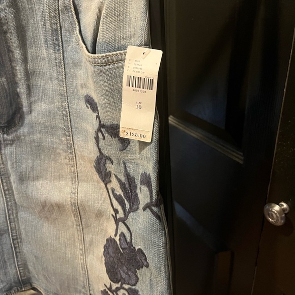 🆕 Anthropologie Denim Skirt Embroidered Flowers - Picture 12 of 12